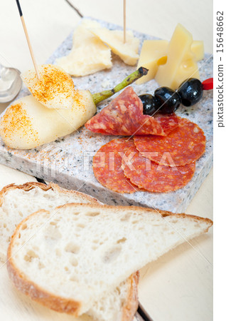 mix cold cut with fresh pears 15648662