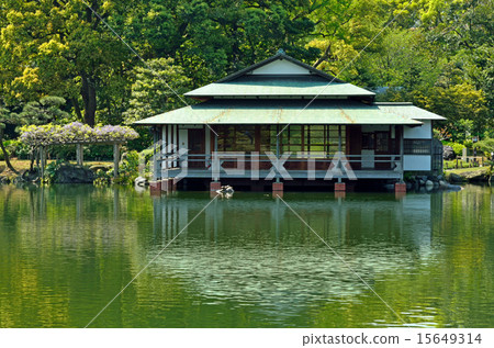 Kiyosumi garden: Oizumi water and Ryoi 15649314