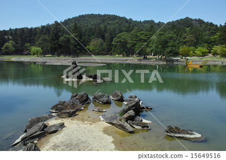 Hiraizumi Hogokenji garden · Oizumi pond and Pond Neuton stone 15649516