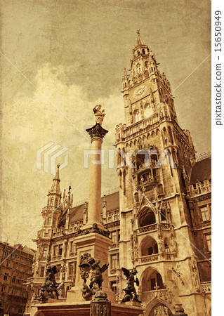 New Town hall with Marian column at Marienplatz 15650949