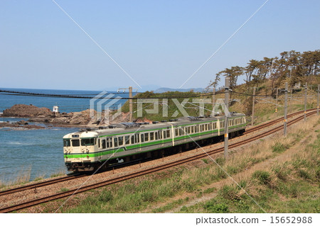 Shinetsu Main Line Series 115 that goes by the seaside (Naoetsu⇔Nagaoka) Shinetsu Main Line Series 115 that goes by the seaside (Naoetsu⇔Nagaoka) 15652988