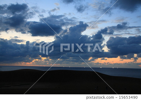 Tottori sand dunes of sunset and fishing fires 15653490