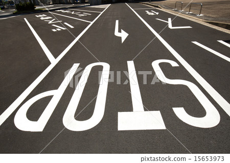 Pause display on road 15653973