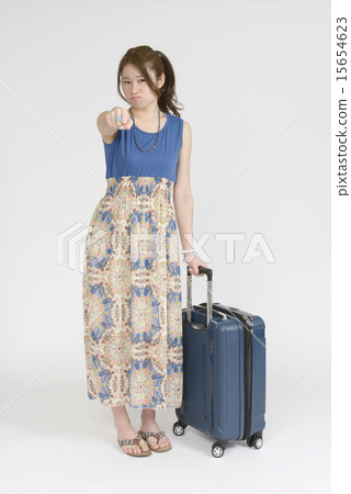 一個女人在手提袋旁邊燒傷 15654623