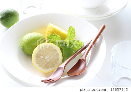 Image of lemon and lime 15657345