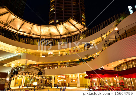 橫濱灣區在晚上 15664799