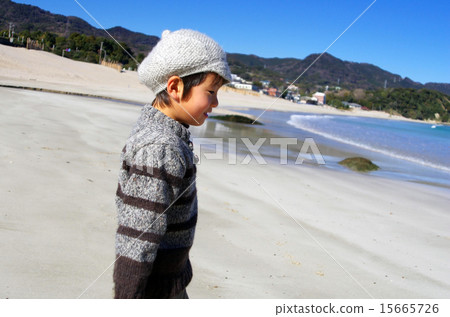 Refreshing sea and children 15665726