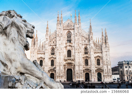 Italian Cathedral of Duomo of Italy and Lion statue Italian Cathedral of Duomo of Italy and Lion statue 15666068
