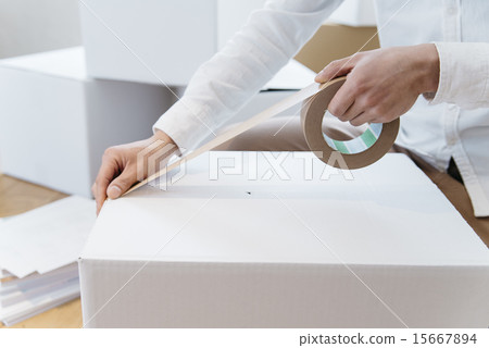 Men preparing to move 15667894