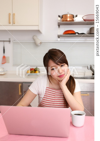 Japanese female computer Japanese female computer 15669043