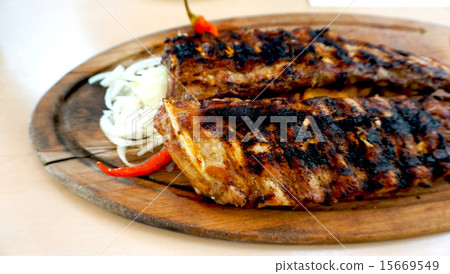 spare ribs in wooden tray with vegetables 15669549