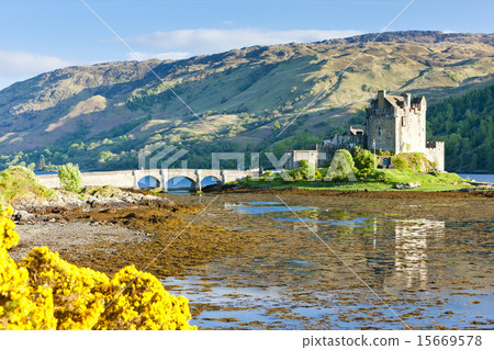 Eilean Donan Castle, Loch Duich, Scotland Eilean Donan Castle, Loch Duich, Scotland 15669578