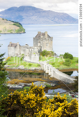 Eilean Donan Castle, Loch Duich, Scotland 15669594