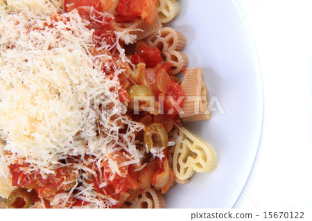 pasta with olives and tomatoes 15670122