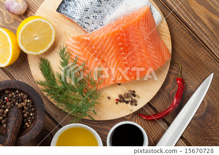 Salmon, spices and condiments 15670728