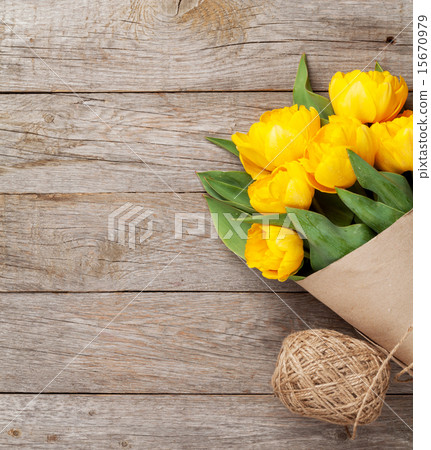 Yellow tulips bouquet 15670979