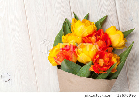 Colorful tulips bouquet 15670980