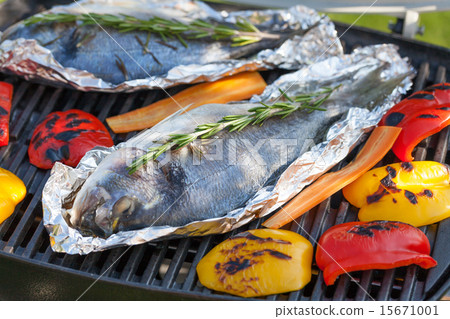 Fresh dorado fish and bell pepper grill cooking Fresh dorado fish and bell pepper grill cooking 15671001
