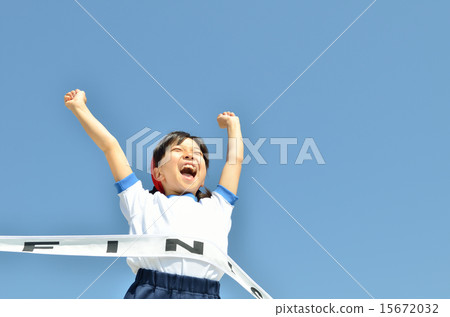 Girls running in the blue sky (gym clothes, goal tape) 15672032