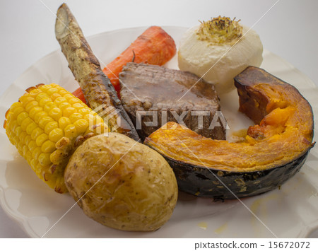 烤蔬菜和牛排 15672072