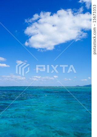 Okinawa prefecture Kohamajima, the sea near Kajimajima 15673353