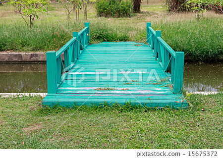 Green Wooden Bridge 15675372