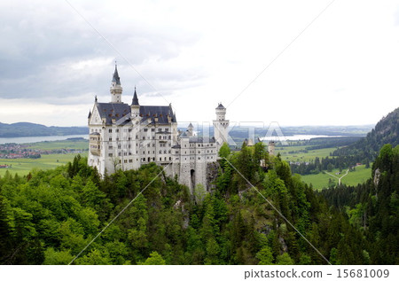 Neuschwanstein Castle 15681009
