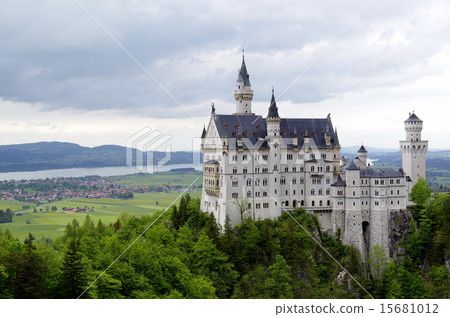 Neuschwanstein Castle 15681012