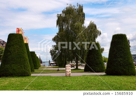 Park on the waterfront of Lake Geneva. Park on the waterfront of Lake Geneva. 15685910