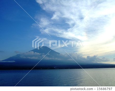 Fuji and clouds seen from Lake Yamanaka 15686797