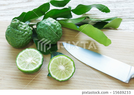 bergamot kaffir lime leaves herb still life bergamot kaffir lime leaves herb still life 15689233