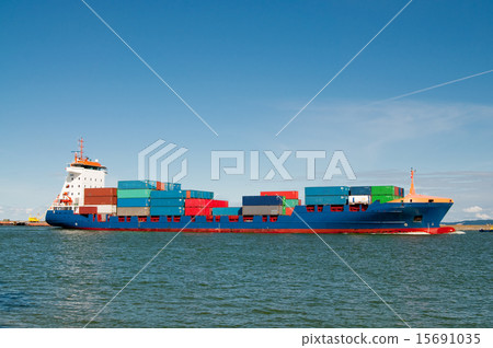 container ship coming into port 15691035