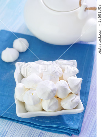 meringue shells 15691308