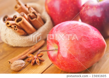 apple and cinnamon 15691605