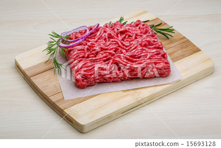 Raw beef minced meat 15693128