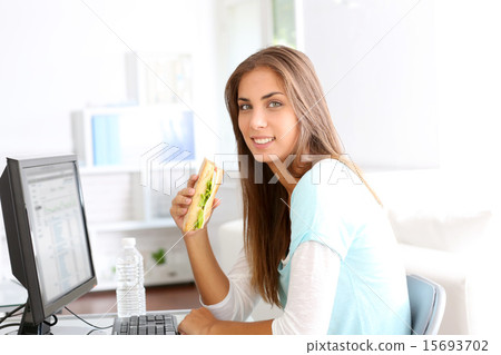 15693702