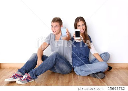 15693782