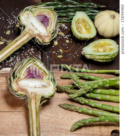 artochoke and aspargus 15694460