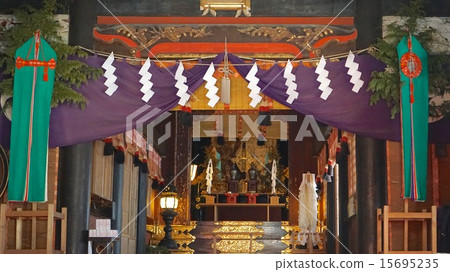 在榛名神社的主殿內 15695235