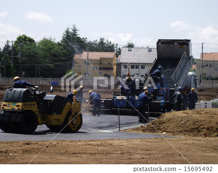 鋪設建築和建築住宅區的道路鋪設了住宅區的道路 鋪設建築和建築住宅區的道路鋪設了住宅區的道路 15695492