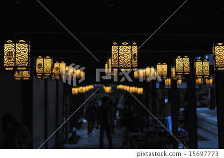 Banpuku-ji寺在晚上 15697773