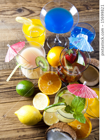 Cocktails, alcohol drinks with fruits Cocktails, alcohol drinks with fruits 15699821