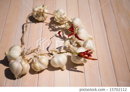 Early summer harvest new garlic Early summer harvest new garlic 15702112