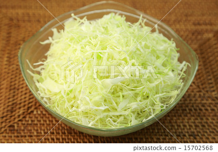 Shredded cabbage 15702568