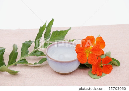 椰子油和橙色花 15703060