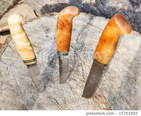 bowie knives thrust in tree stump 15703893