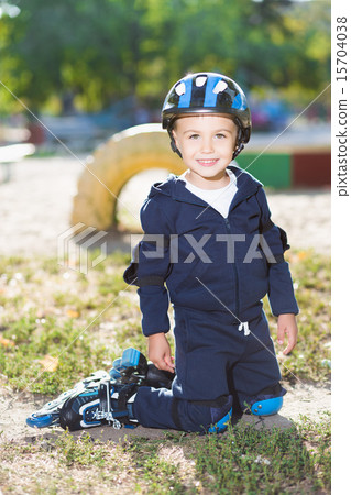 Smiling little skater boy 15704038