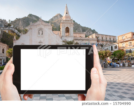 tourist photographs Piazza IX Aprile in Taormina 15704990