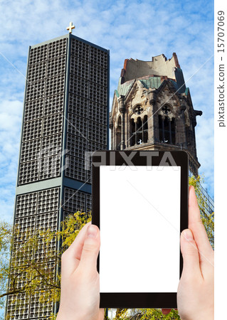 tourist photographs Kaiser Wilhelm Memorial Church 15707069