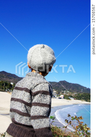 清爽的大海和孩子們 15708567